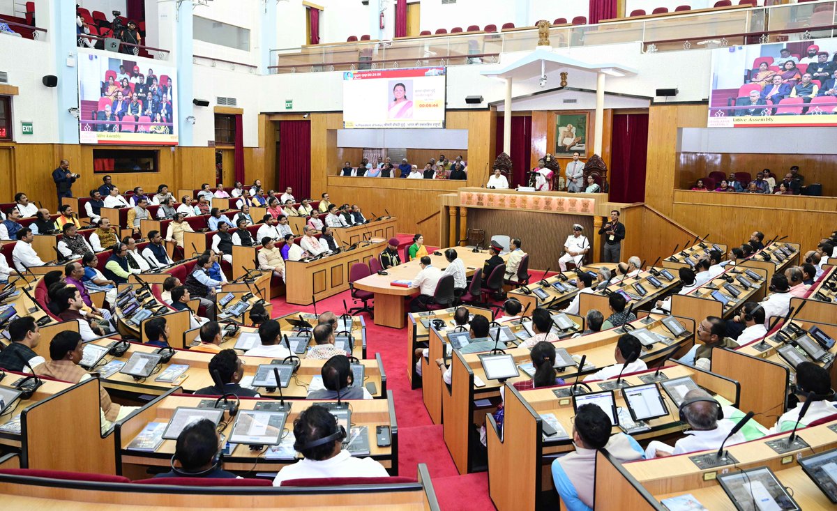 sambad_odisha's tweet image. ଅବିସ୍ମରଣୀୟ ମୁହୂର୍ତ୍ତ
ମହାମନ୍ତ୍ର ଦେଲେ ମହାମହିମ

ଓଡ଼ିଶା ବିଧାନସଭା ପାଇଁ ଐତିହାସିକ ମୁହୂର୍ତ୍ତ, ଅଭୁଲା ଦିନ । ପ୍ରଥମ ଥର ପାଇଁ ଓଡ଼ିଶାର ବିଧାନସଭାକୁ ସମ୍ବୋଧନ କଲେ ରାଷ୍ଟ୍ରପତି । ଚିରକାଳ ପାଇଁ ଓଡ଼ିଶା ବିଧାନସଭାରେ ଲେଖାହେଲା ସ୍ବର୍ଣ୍ଣିମ ଅଧ୍ଯାୟ…
#OdishaAssembly #DroupadiMurmu #Odisha #Sambad