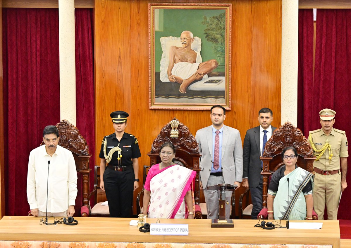 sambad_odisha's tweet image. ଅବିସ୍ମରଣୀୟ ମୁହୂର୍ତ୍ତ
ମହାମନ୍ତ୍ର ଦେଲେ ମହାମହିମ

ଓଡ଼ିଶା ବିଧାନସଭା ପାଇଁ ଐତିହାସିକ ମୁହୂର୍ତ୍ତ, ଅଭୁଲା ଦିନ । ପ୍ରଥମ ଥର ପାଇଁ ଓଡ଼ିଶାର ବିଧାନସଭାକୁ ସମ୍ବୋଧନ କଲେ ରାଷ୍ଟ୍ରପତି । ଚିରକାଳ ପାଇଁ ଓଡ଼ିଶା ବିଧାନସଭାରେ ଲେଖାହେଲା ସ୍ବର୍ଣ୍ଣିମ ଅଧ୍ଯାୟ…
#OdishaAssembly #DroupadiMurmu #Odisha #Sambad