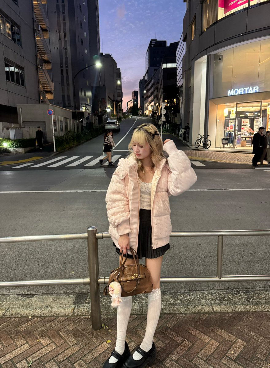 1122552Apple's tweet photo. かわいい服と髪色を楽しむのが生きがい https://t.co/3TN5JwMnB0