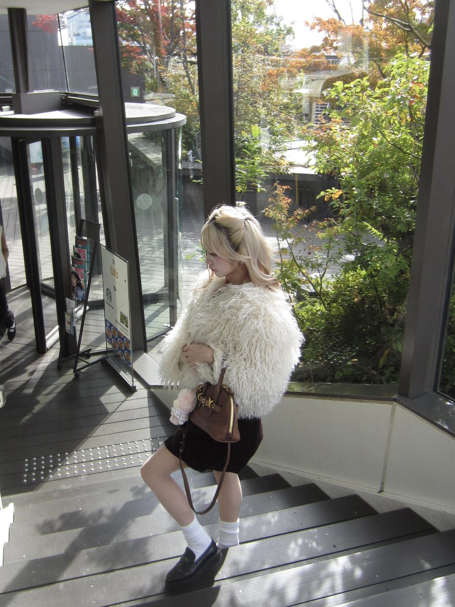 1122552Apple's tweet photo. かわいい服と髪色を楽しむのが生きがい https://t.co/3TN5JwMnB0