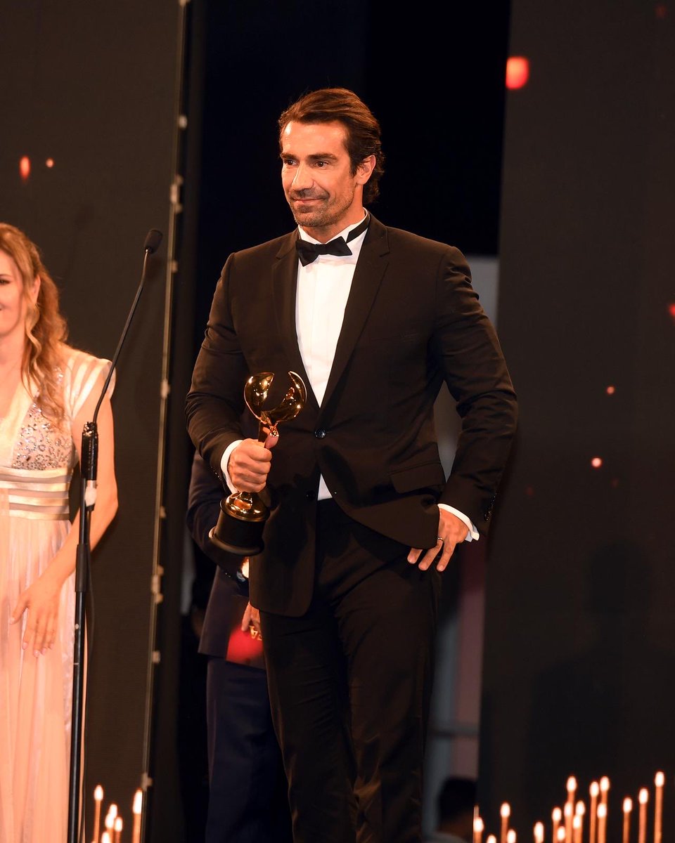 #İbrahimÇelikkol
في جائزة مستحقة جدا جدا جدا : ابراهيم تشيلككول افضل ممثل دولي 💯