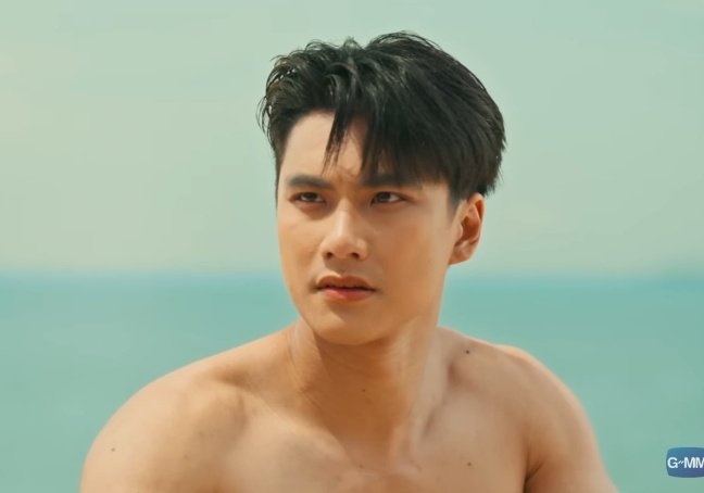 jaomu_ohmpieng's tweet image. ข้อดีของการฟิตหุ่นสม่ำเสมอบทเลือกนักแสดงจริงแล้วบทส่งให้เล่นเป็นตัวเองเลยเข้าทางพี่พระเอกเลย 😌🤭

OHM PAWAT MAGIC2026
#GMMTV2026
#ohmpawat @ohmpawatt 
#SurfNLove