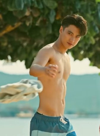 jaomu_ohmpieng's tweet image. ข้อดีของการฟิตหุ่นสม่ำเสมอบทเลือกนักแสดงจริงแล้วบทส่งให้เล่นเป็นตัวเองเลยเข้าทางพี่พระเอกเลย 😌🤭

OHM PAWAT MAGIC2026
#GMMTV2026
#ohmpawat @ohmpawatt 
#SurfNLove