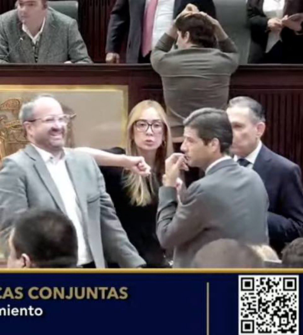 Debería, de una vez por todas, afiliarse a un partido de derecha.