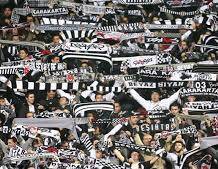 blackeaglelife7's tweet image. PFDK&apos;DAN BEŞİKTAŞ TARAFTARINA CEZA!

Profesyonel Futbol Disiplin Kurulu  Beşiktaş taraftarının, Samsunspor maçında Yüksel Yıldırım&apos;a küfürlü tezahürat etmesiyle ilgili bazı taraftarların kartlarını ilk iç saha maçı için bloke etme cezası verdi. 
#besiktas