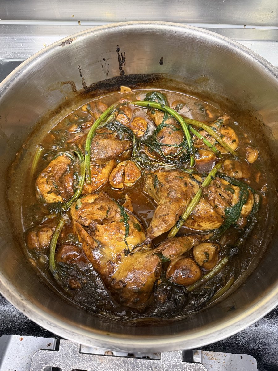 marcelmas___'s tweet photo. Un clients van portar-m’he dos perdius i dos becades…. Això és el que he fet!
Perdius “guisada” amb castanya i espigalls.
Becada….
#cocina #cocinandocaza
#caza #becada #perdiz https://t.co/1iXS6CZC7I