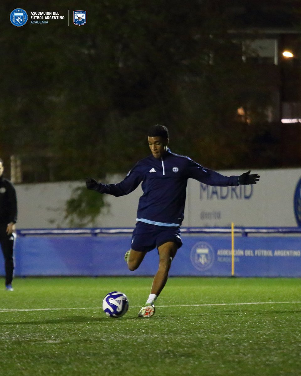 afa_academiamad's tweet image. El Vallecas C.F. da un paso más en su plan de crecimiento.

Lanzamos nuestro Programa de Alto Rendimiento, orientado a potenciar el desarrollo individual de nuestros futbolistas de la categoría SENIOR y JUVENIL ⚽📈

#FútbolArgentino #MetodologíaAFA 🇦🇷