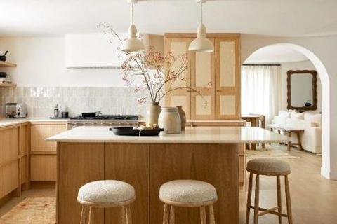 ki_queenpin's tweet image. Eager to create a timeless design? Here&apos;s where to start. tinybfs.com/t/DSRmeT