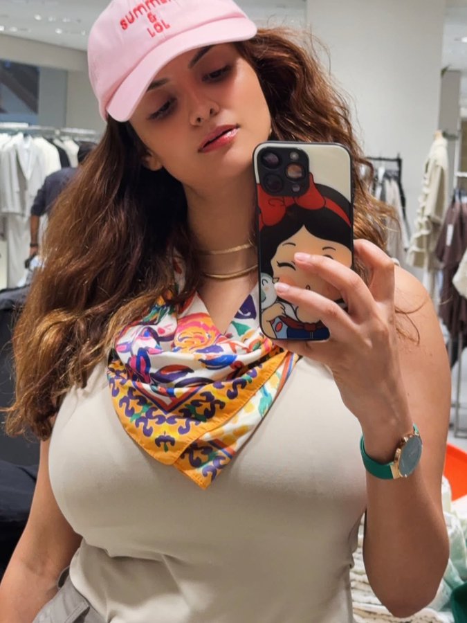 G6x_i9eboAADFB5?format=jpg&name=900x900