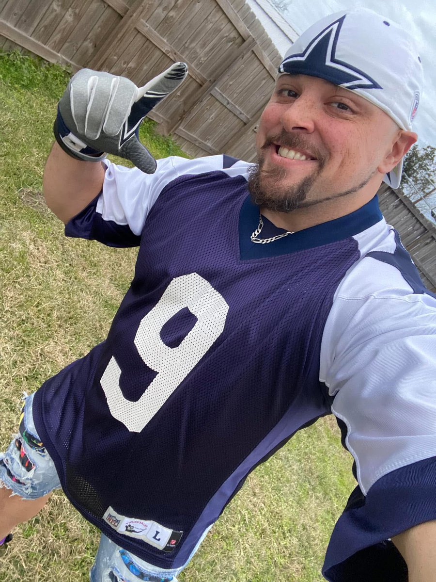 SteveMedici9's tweet photo. I’m very #Thankful that #TonyRomo is calling the #DallasCowboys Game today! The Best commentator Ever @tonyromo and even more Thankful I don’t have to hear Tom Brady!
#GoCowboys #Steve9 https://t.co/9FfxkPsTh0