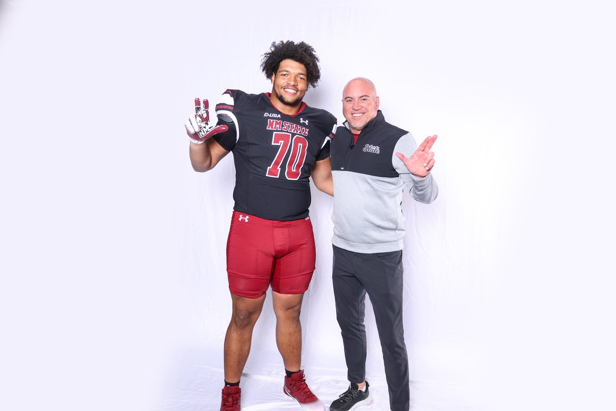 Thank you, New Mexico State for the great visit. Had a wonderful time.🖤♥️ <a href="/coachJClegg/">Justice Clegg</a> <a href="/CoachCannova63/">John Cannova</a> <a href="/GavinBlomberg/">Gavin Blomberg</a> #SledDawgs <a href="/TritonNation/">Iowa Central Football</a>