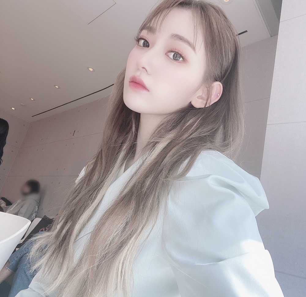 pop__notes's tweet image. Entre un beat y otro me enamoré de esta #𝚆o𝕠n𑁯ྀ𝚙𝐥a𝕪𝐥𝕚st, yendo directo a descargarme todos los #𝚠o𝐥i𝖟é𝕖𓊈बरसी𓊉𝕥unēs a mi celular para poder estar cerquita de este #𝐥o𝚟𝕚ngཐིএཋྀ𝑁𝔸 por un largo rato.

ㅤ۫ㅤ 🌼  ㅤᰍㅤ۪  𝐳o𝕠m 𝑜n 𝐦a𝕪u 𓈒   .ᐟ