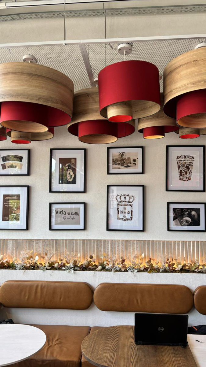 My favourite part about the New #SPARGourmet store is that it has Vidae caffe - perfect for coffee ☕️ lovers and a station to do some studies/ work while indulging in premium quality food 🥘