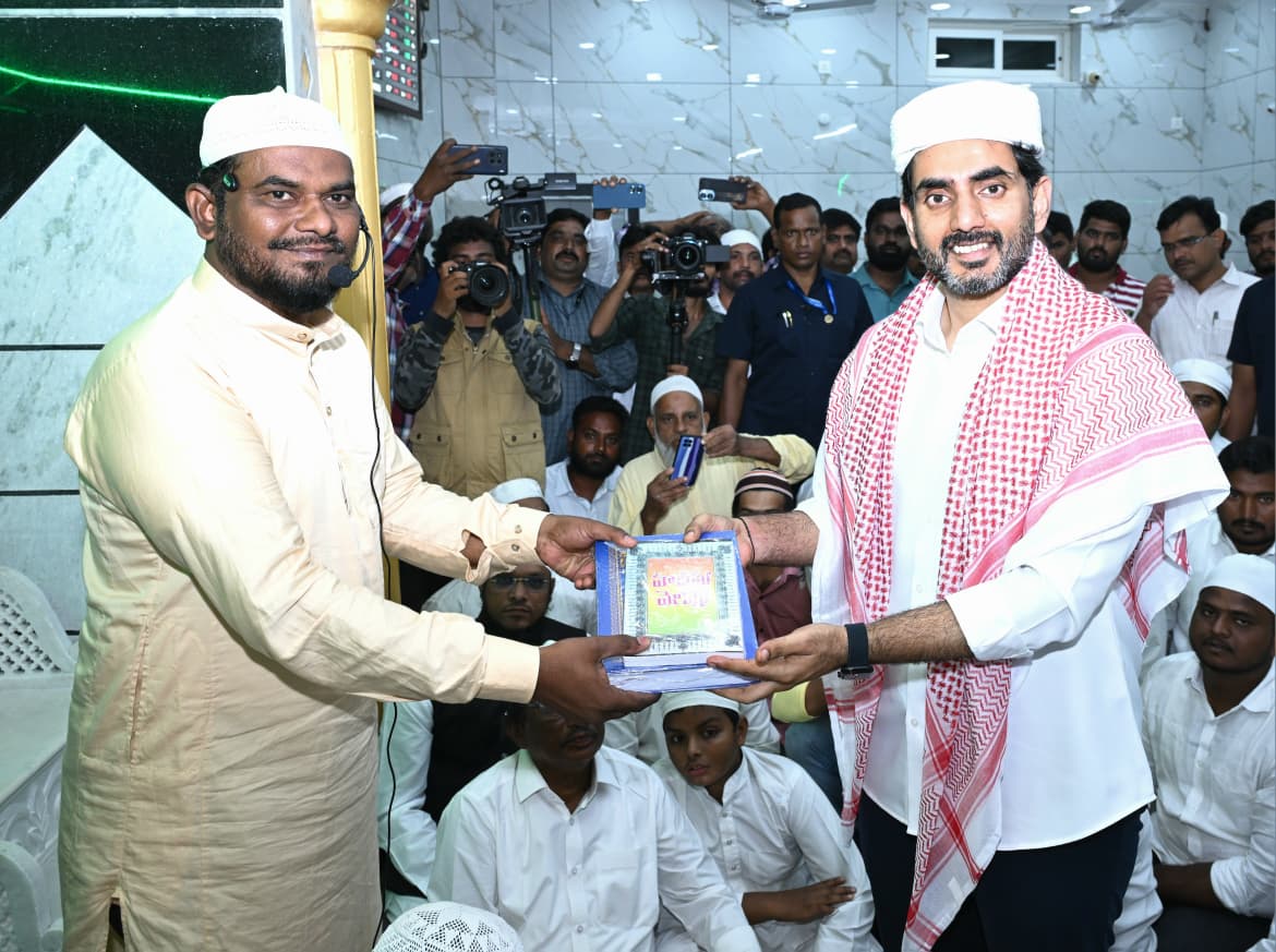 JaiTDP's tweet image. మంగళగిరి ఆర్టీసీ డిపో వద్ద పావురాల కాలనీలో నూతనంగా నిర్మించిన నూర్ మస్జీద్ ను విద్య, ఐటీ శాఖల మంత్రి నారా లోకేష్ ప్రారంభించారు. ఈ సందర్భంగా ప్రత్యేక ప్రార్థనలు నిర్వహించారు.
#Mangalagiri 
#NaraLokesh  
#AndhraPradesh