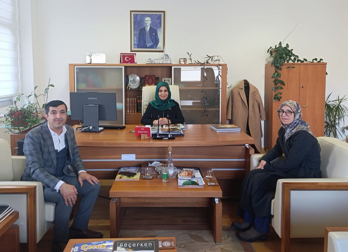 Diyanet İşleri Başkanlığı Süreli Yayınlar ve Kütüphaneler Daire Başkanı Sn. Dr. #LamiaLeventABUL hanımefendiyi dernek yönetimi olarak ziyaret ettik.

Ziyaretimiz kapsamında derneğimizin yürüttüğü faaliyetler, sosyal ve kültürel etkinlikler üzerine verimli bir fikir alışverişinde