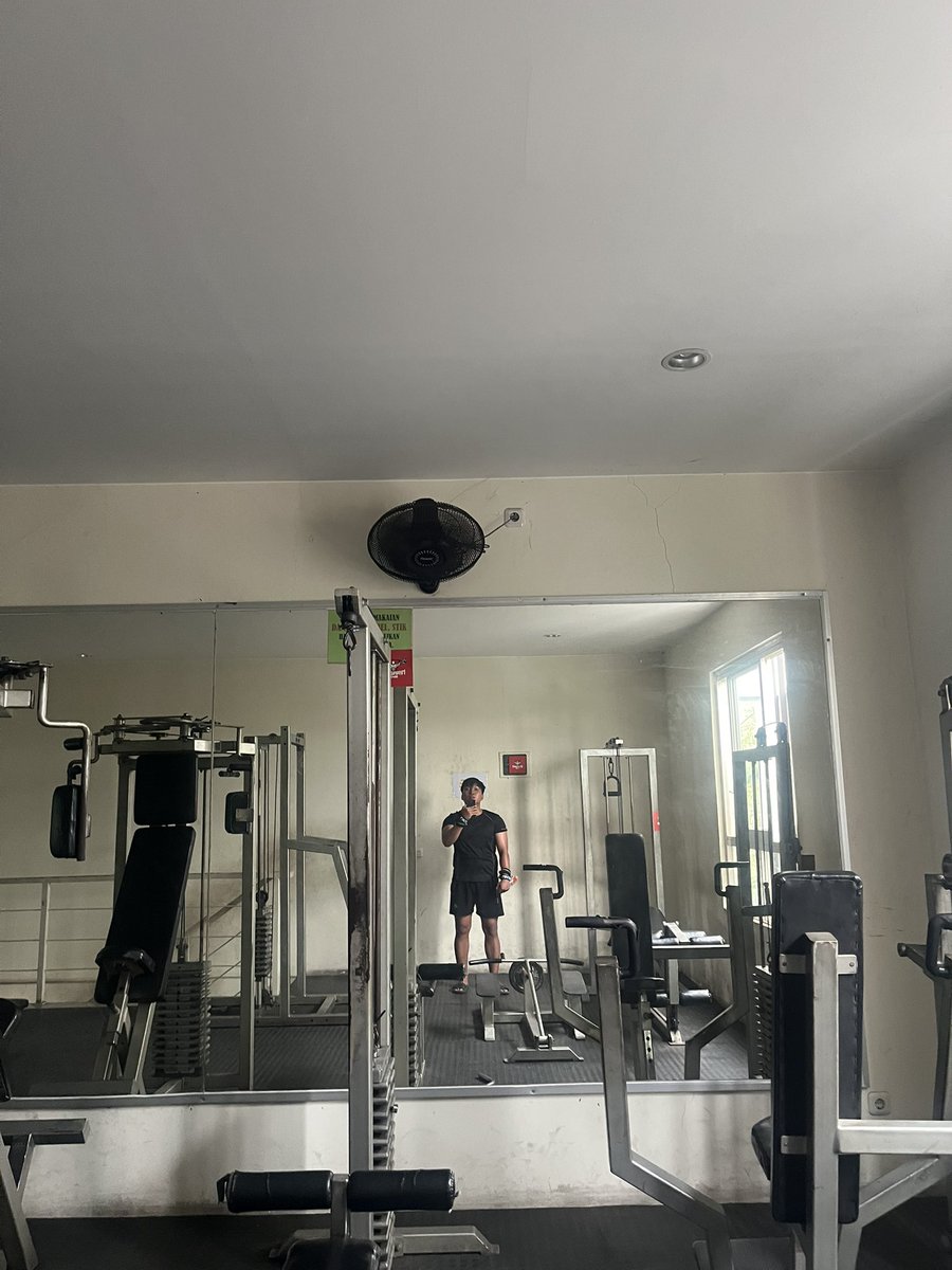 marifislahuddin's tweet photo. Merasa bersalah off gym sebulanan lebih, fisio tendon bengkak suwi poll 🥹 https://t.co/JTHMiomrZR