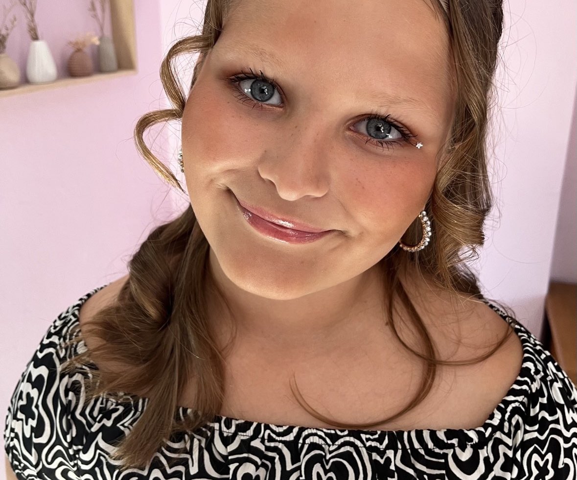 🚨 Breaking: A 12-year-old girl died inside an NHS children’s psychiatric unit after her rare brain disorder - causing extreme psychosis - was left undiagnosed.

A jury has found that Mia Lucas was failed on multiple levels.

Her family are in tears at the inquest conclusion

🧵