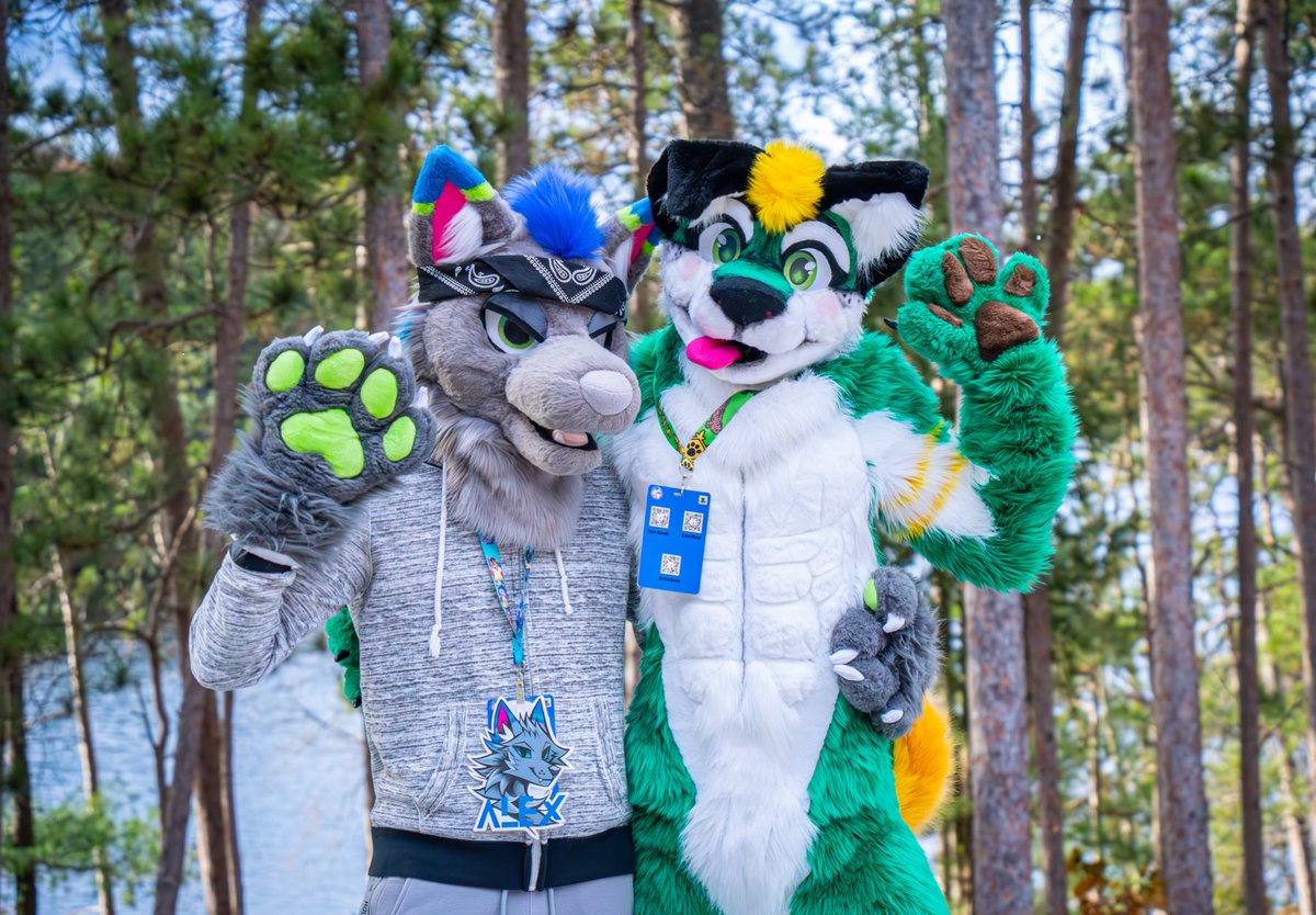 Happy Thanksgiving everyone! There are a lot of things that I am thankful for this year alone. Today marks one full year in this community and I’m so extremely fortunate to have met so many amazing people 🥰. You all are the besttttt. Life long friendships have been formed and I