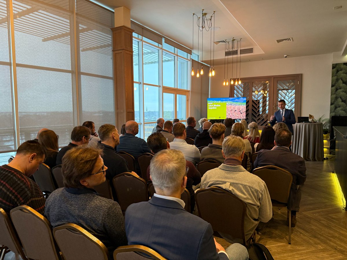 Kūdras ieguve un dažādu tās produktu ražošana ir būtiska 🇱🇻tautsaimniecības nozare, nozīmīgs darba devējs lauku reģionos, tiekoties ar Latvijas Kūdras asociāciju, uzsvēra zemkopības ministrs <a href="/ArmandsKrauze/">Armands Krauze</a>, tāpēc ZM raudzīsies, lai klimata/vides prasības nekaitētu tās attīstībai.