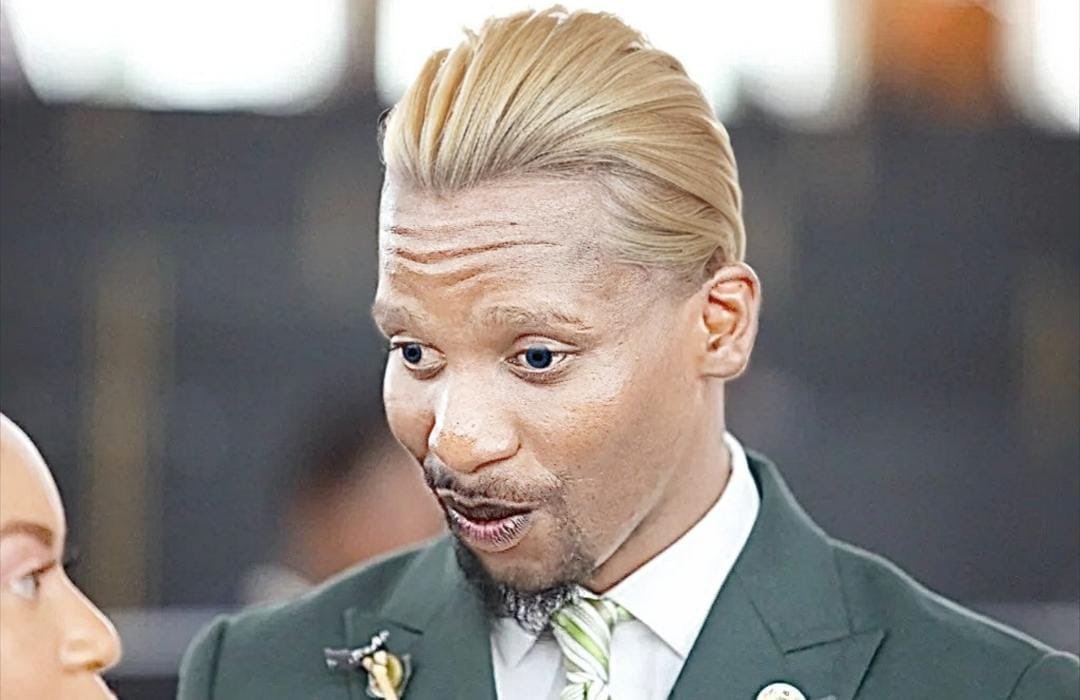 ChrisExcel102's tweet image. Chairperson: “Honourable Sauls… it’s your turn you can speak now you have 15 minutes” 

Sauls: “Thank you chair…. Mr Matlala my first question is …. How many coloured have you hired in your company” 😭😭😭