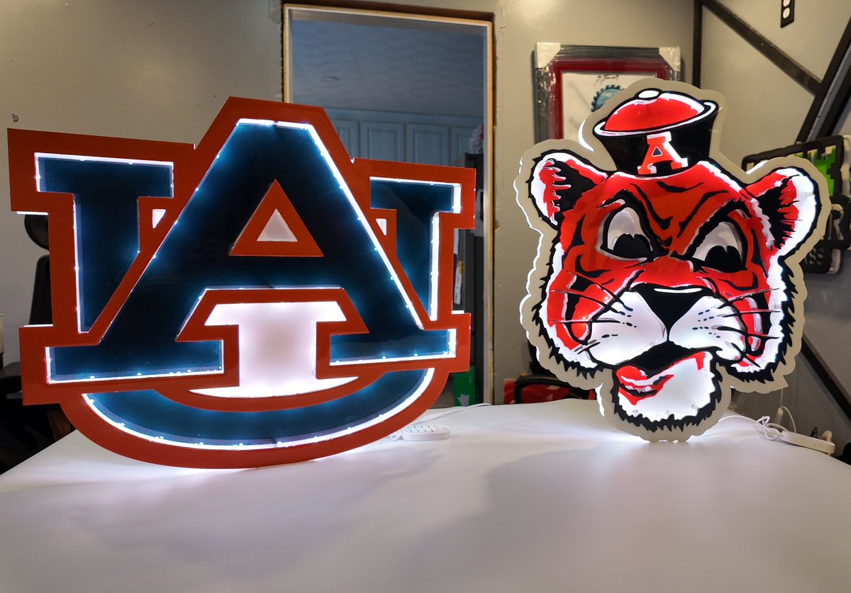 WSWoodcarving's tweet image. Happy Thanksgiving! 🦃🔥
Want something unique? Our custom LED signs are hand painted, fully customizable, and made to order.

Show off your team, your brand, your vibe.
No mass-produced imports — just real craftsmanship.

Get yours today!