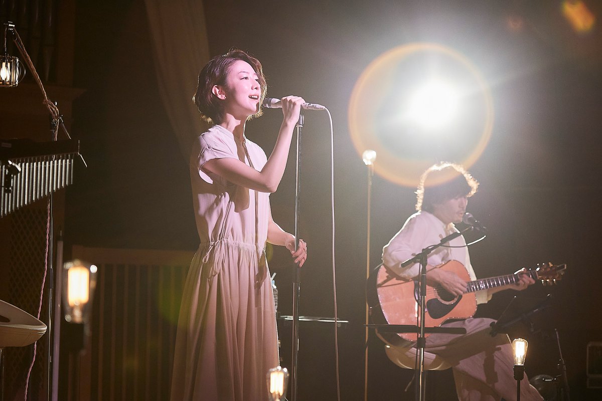 moumoon プレミアムアコースティックライブ
 「ふかく、はばたく」開催決定！✨✨
少人数で、歌と演奏をじっくり味わっていただける特別なシリーズライブ。
“隠れ家”のような距離感で、心がふっとほどける時間をお届けします。
🎶vol.1　2026年1月12日（月・祝）@吉祥寺SHUFFLE
🎶vol.2