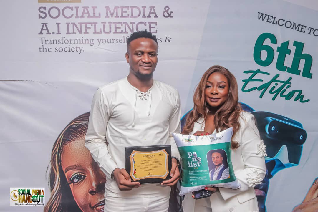 bsmhangout1's tweet image. The atmosphere was vibrant, the crowd was engaging, and the conversations were powerful from start to finish.
 Bodex Social Media Hangout exceeded expectations in the most beautiful way. 

#digitalcommunity #BodexExperience #bodexway #digitalstorytelling #LevelUp