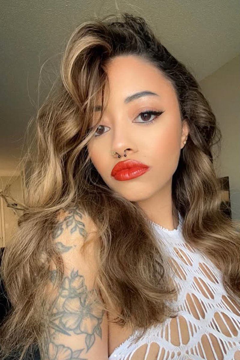 SIBabes tweet media