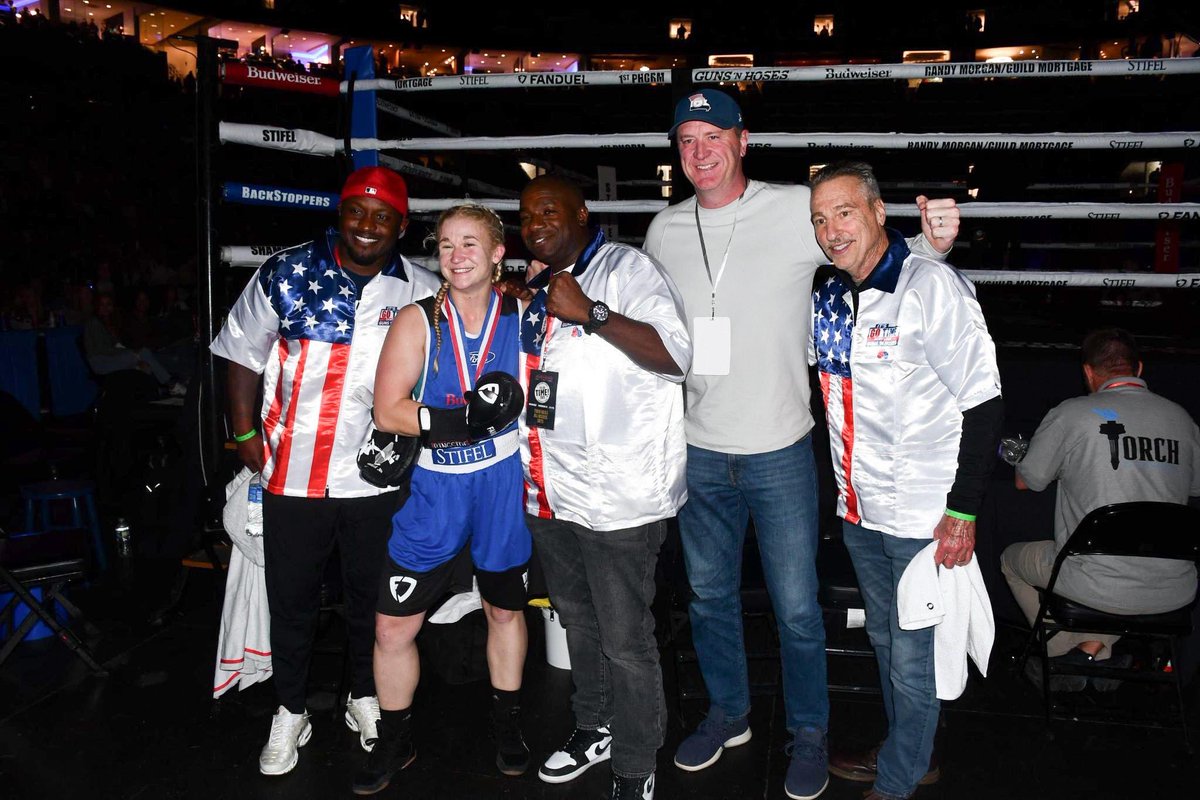 Eric_Schmitt's tweet image. Great Fight Night at Guns n Hoses in St. Louis where money was raised for @BackStoppers. Their mission is to support the families of those lost in the line of duty.  Great cause and thank you to ALL our police, firefighters and first responders for all you do for us!