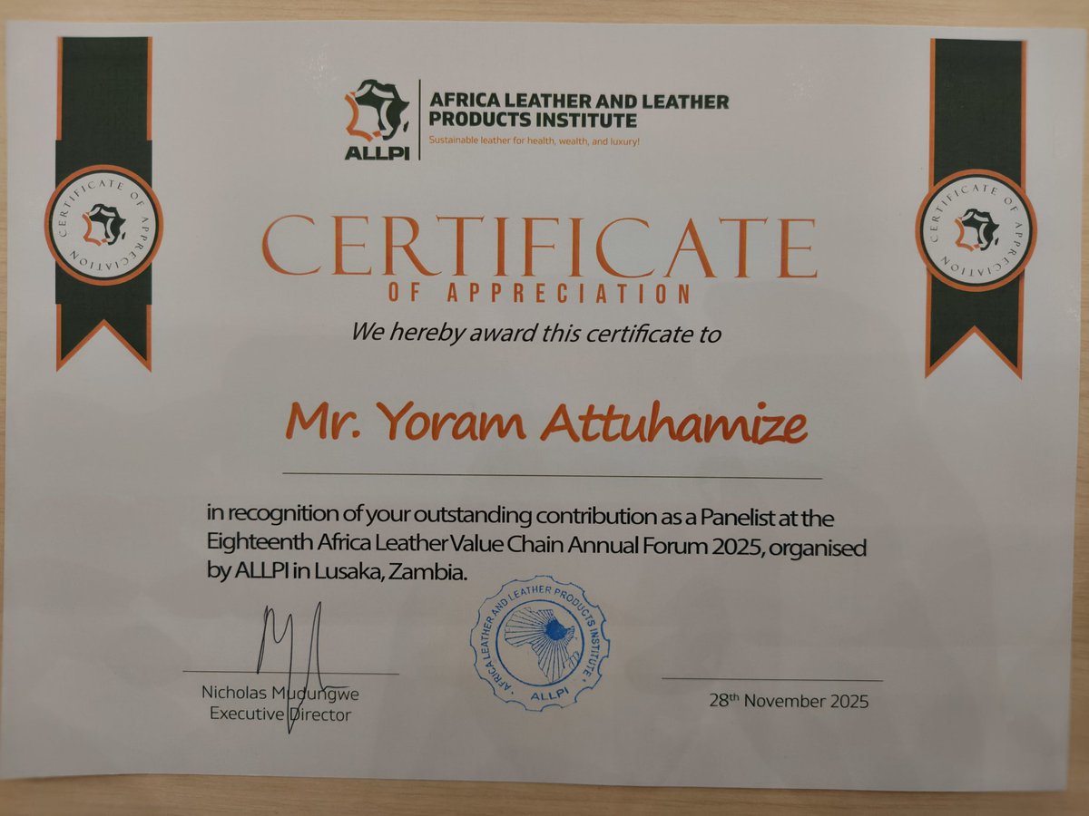 Jorashoes's tweet image. In attended and represented Ugandan leather sector in the Africa Leather Value Chain Annual Forum happening in Lusaka Zambia! 

I highlighted the need for unity among SMEs, identifying customers and making the right leather products suited to the market trends #allpi