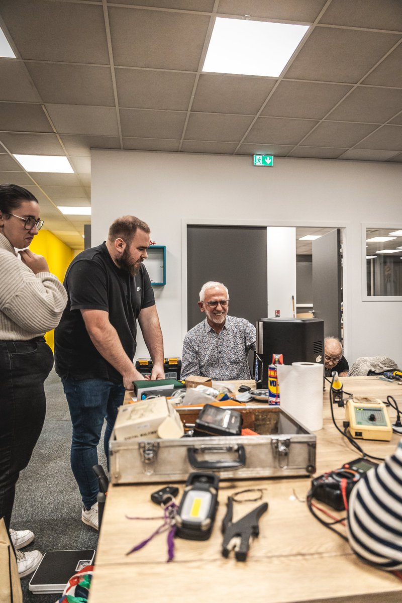 ✨🔧 Le Repair Café du FabLab a reçu sept participants, mercredi soir, venus réparer leurs objets, et profiter d’un temps d’échange chaleureux.

🪛 Douze réparations ont été réalisées, avec quelques projets encore en cours Rendez-vous au prochain Repair Café dès janvier 2026 !