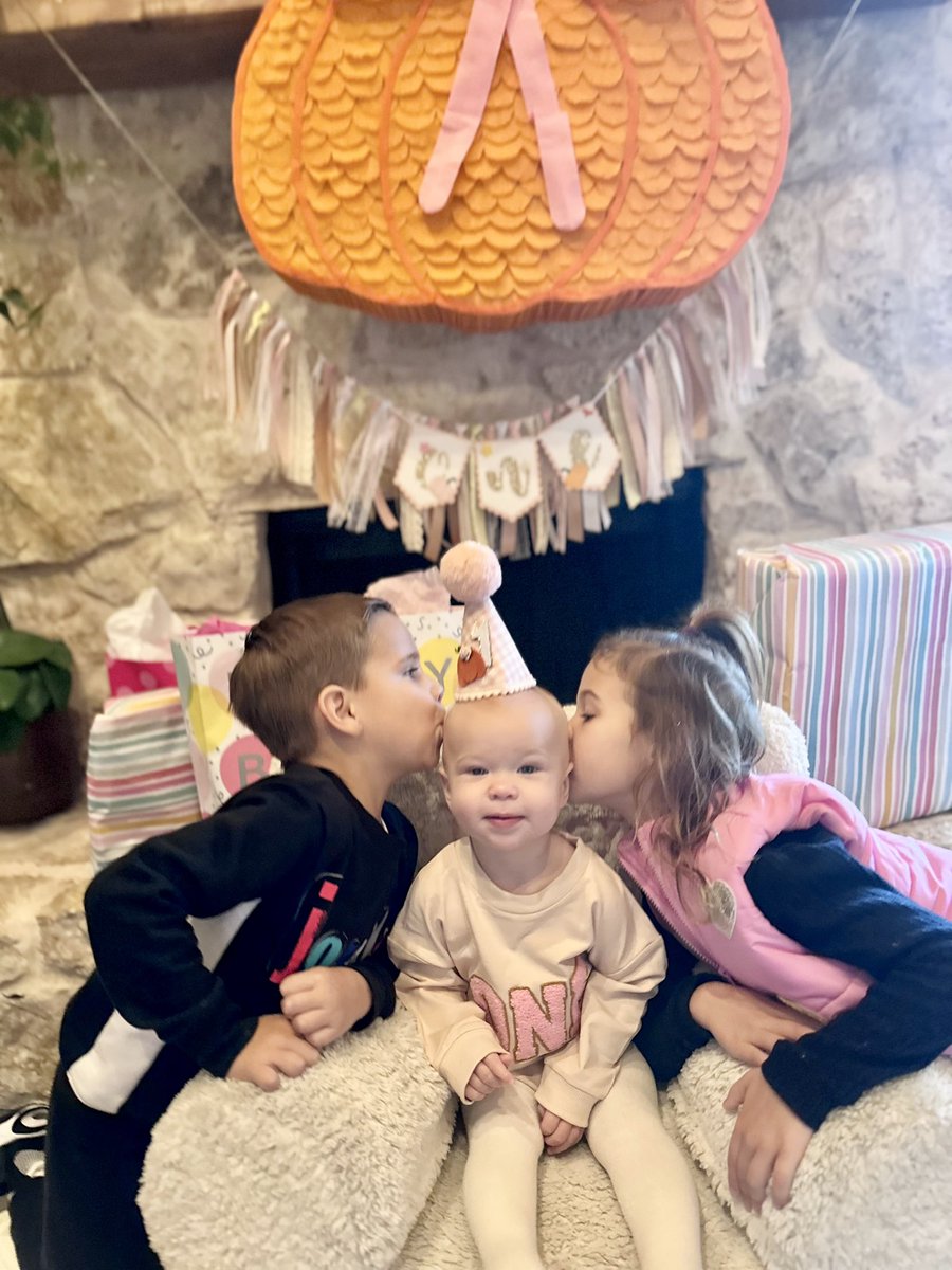 Happy 1st Birthday, Presley Ray!! Safe to say Paisley and Payton are crazy about you!

Love you sweet girl.