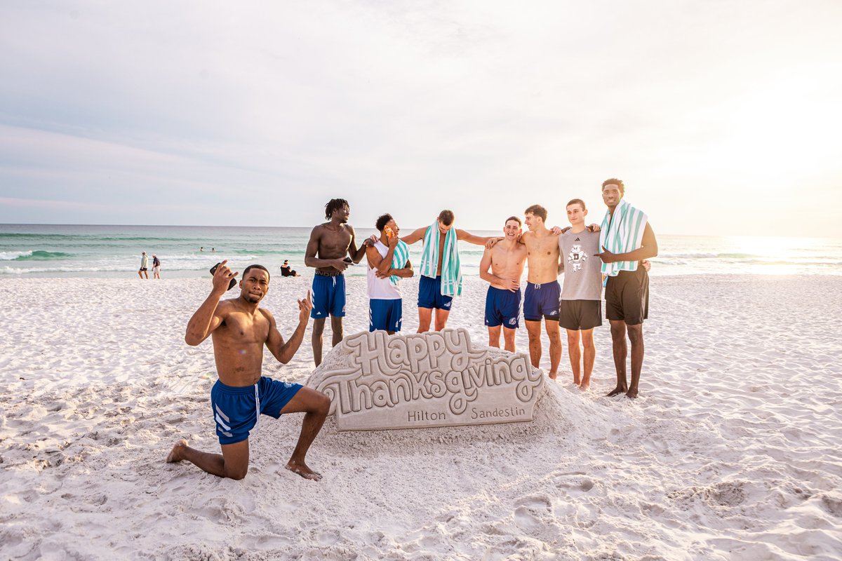 📍 Dogs In Destin

#DSMHometownTeam l #BasketballontheBeach