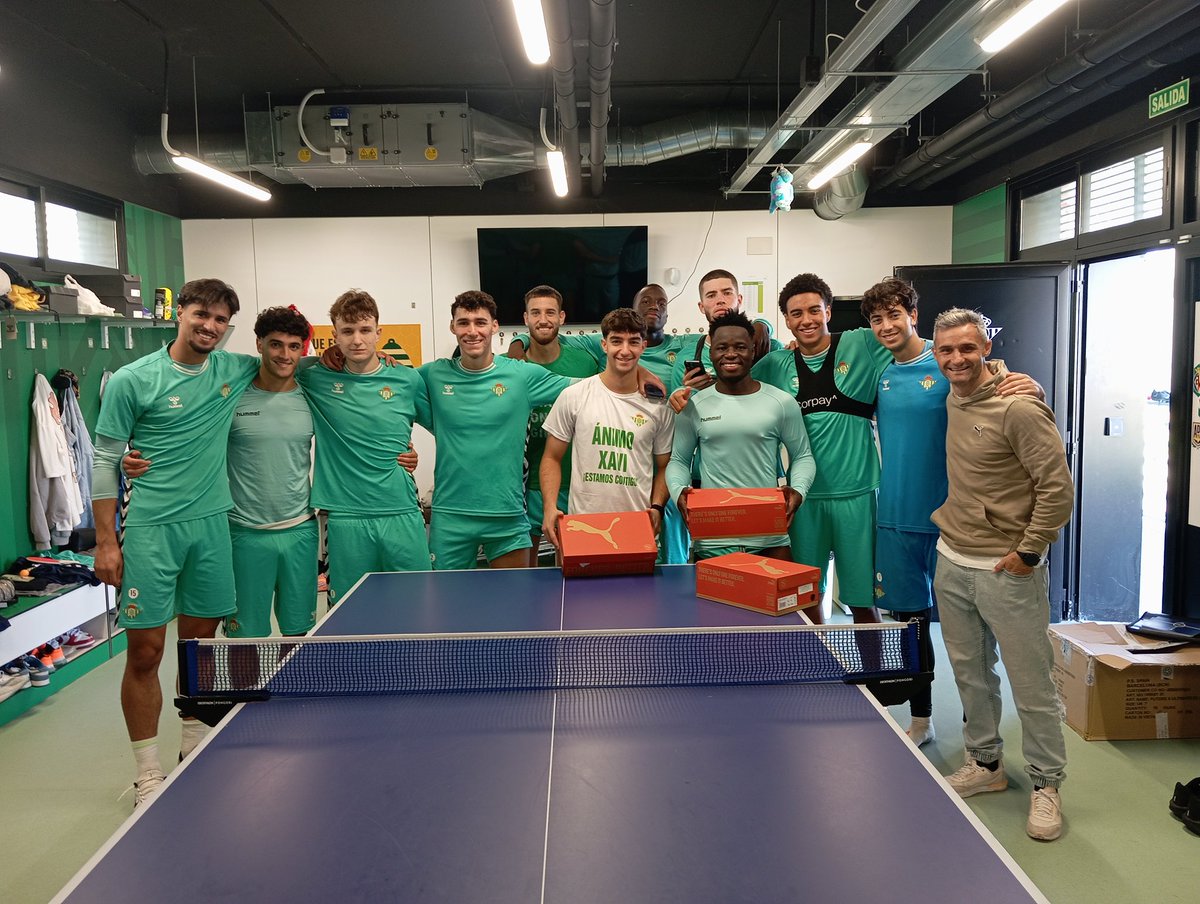 afefutbol's tweet photo. 🤝⚽ VISITAS A VESTUARIOS
🗣️ AFE se ha reunido con las plantillas del Betis Deportivo, Alondras CF, CD Boiro y CF Noia para conocer las necesidades e inquietudes de los jugadores e informarles de la actividad y servicios del sindicato.
👏🏻 ¡Mil gracias por vuestra hospitalidad! https://t.co/VoOsjIbbt6