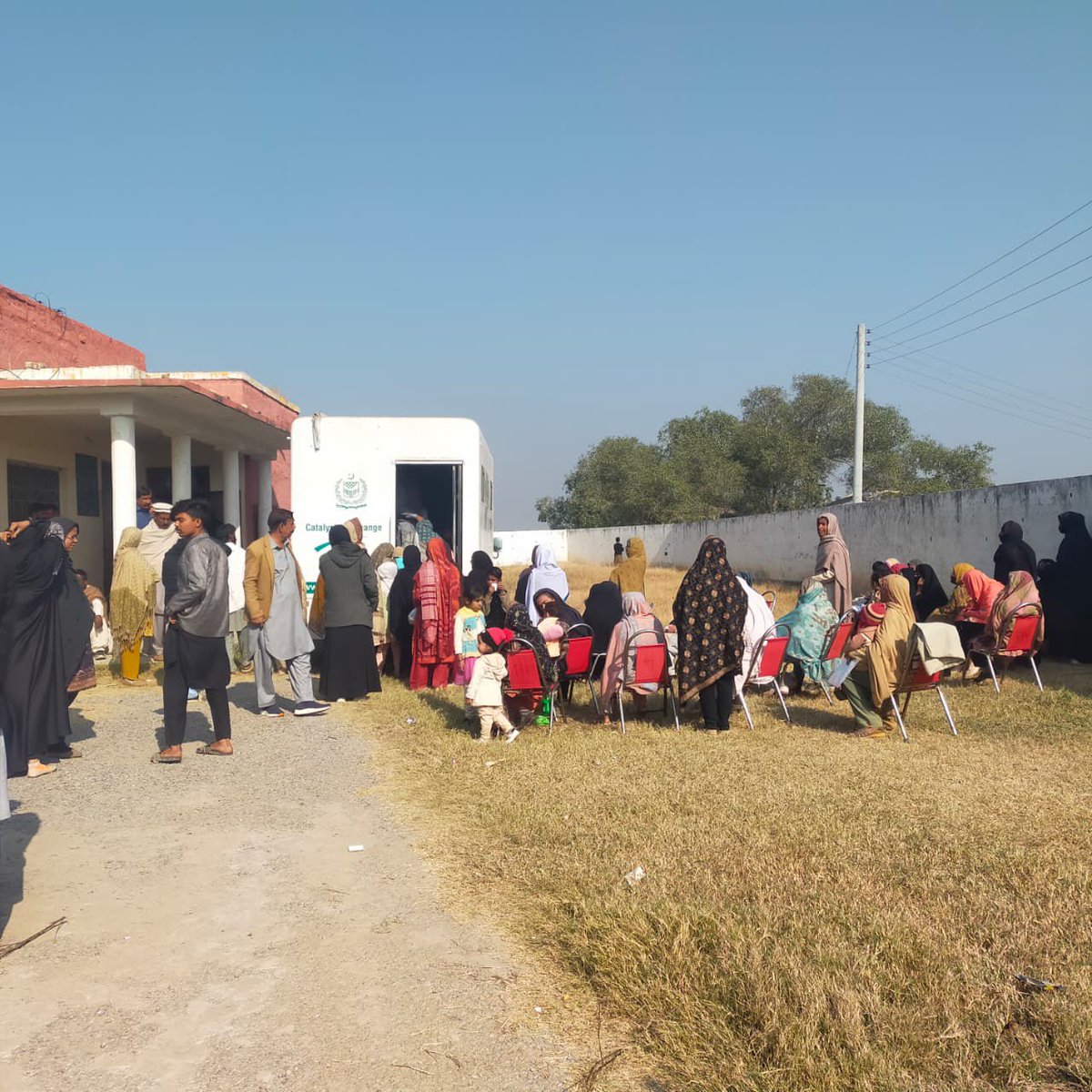ECP_Pakistan's tweet photo. Mobile Registration Van (MRV) deployed at Tehsil Gujjar Khan, Rawalpindi to facilitate citizens with NIC and voter registration under INVR Phase-V.
#ECP #Rawalpindi #GujjarKhan #NADRA #VoterRegistration #NIC #InclusiveRegistration https://t.co/CdMauuxj6Q