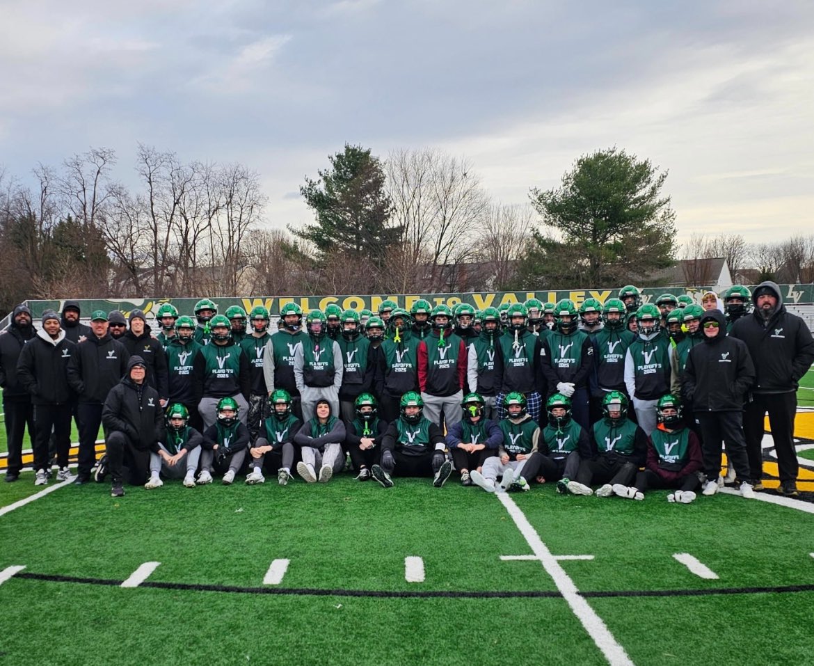 CoachDaveBishop's tweet image. There’s not much better as a football player than a Thanksgiving practice — it means we’re still playing. A great morning for the @FBvikingstrong program. These young men have put in the work to make it happen. 

Huge thank you to all the alumni who stopped by. You laid the…
