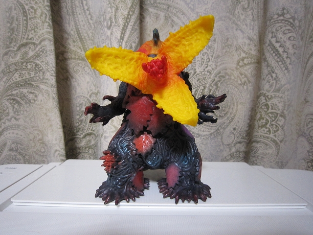 バンダイ製ラフレイア。 旧ウルトラ怪獣シリーズ版。ブルームタイプ