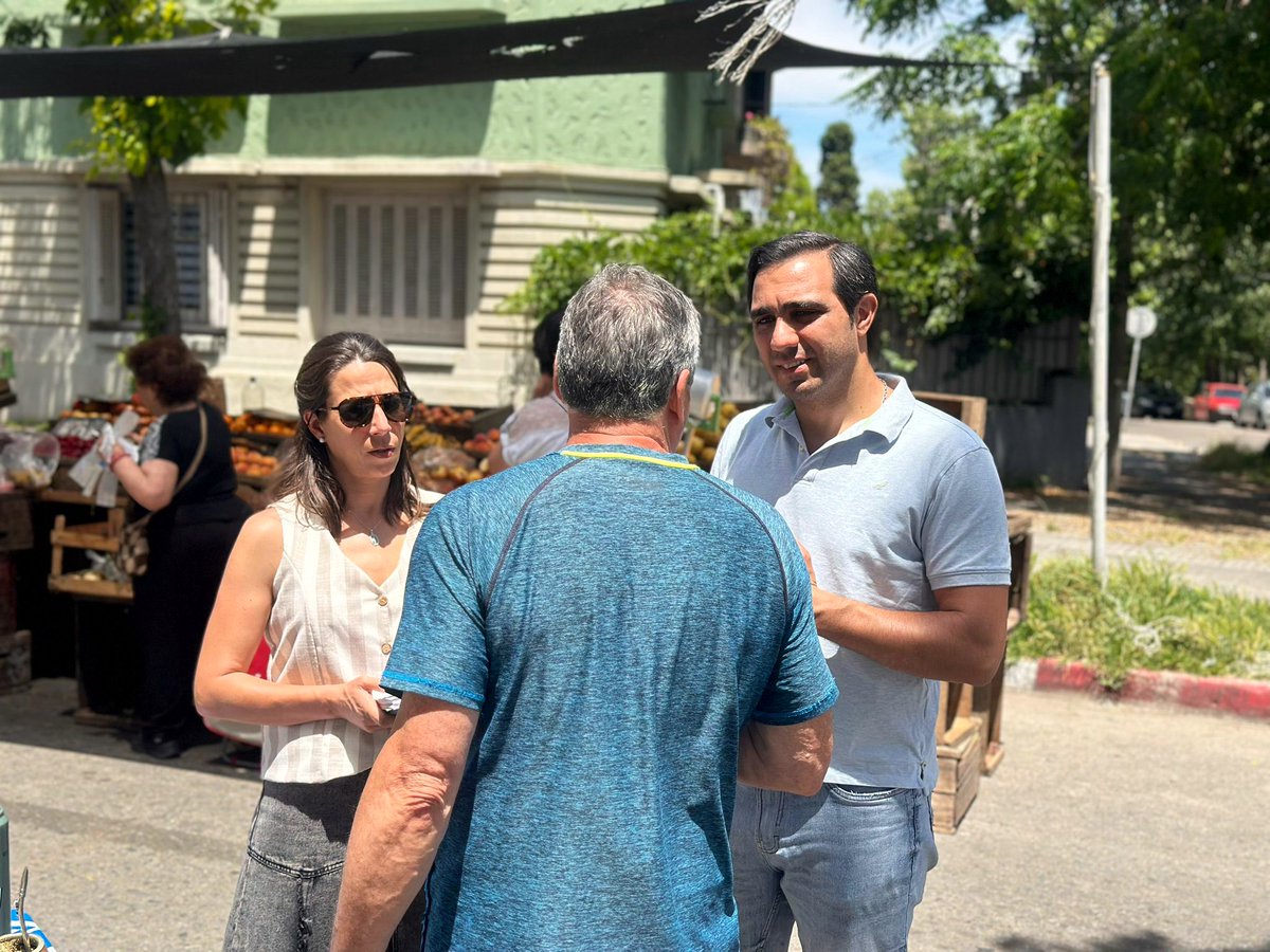 En el Municipio CH conversando con vecinos.
Escuchar y aprender para hacer.
<a href="/faraujo404/">Fernanda Araujo</a> 
<a href="/AntoQuijada2/">Anto Quijada</a> 
<a href="/satdjianceci/">Cecilia</a>