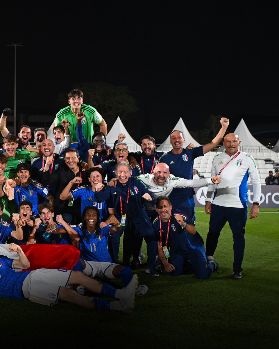 Azzurri's tweet image. Gli #Azzurrini vincono il bronzo mondiale! 🥉

🇮🇹 Battuto il Brasile ai calci di rigore dopo lo 0-0 dei tempi regolamentari 

#U17WC #Under17