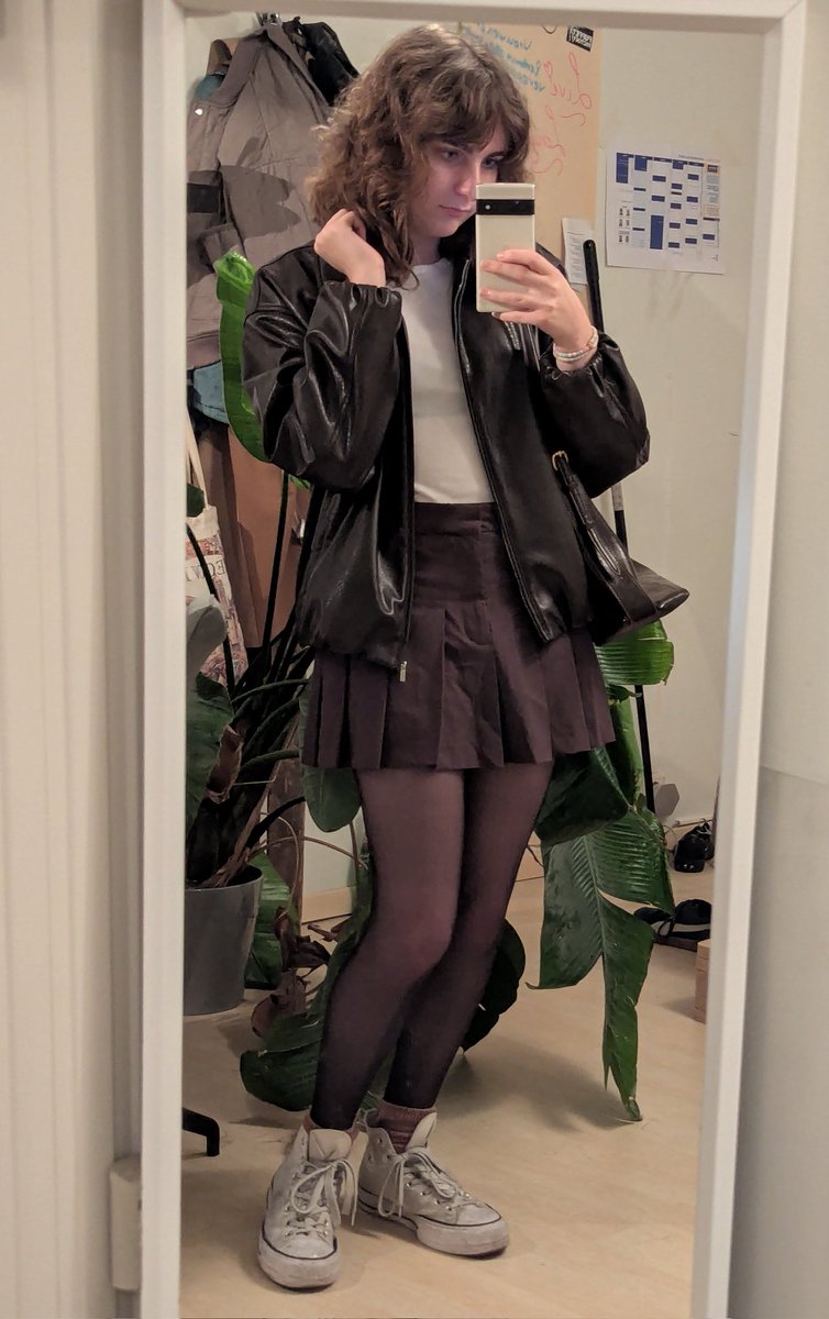 saraaa7447's tweet image. Meanwhile full-stack developers that are also graphic designers: