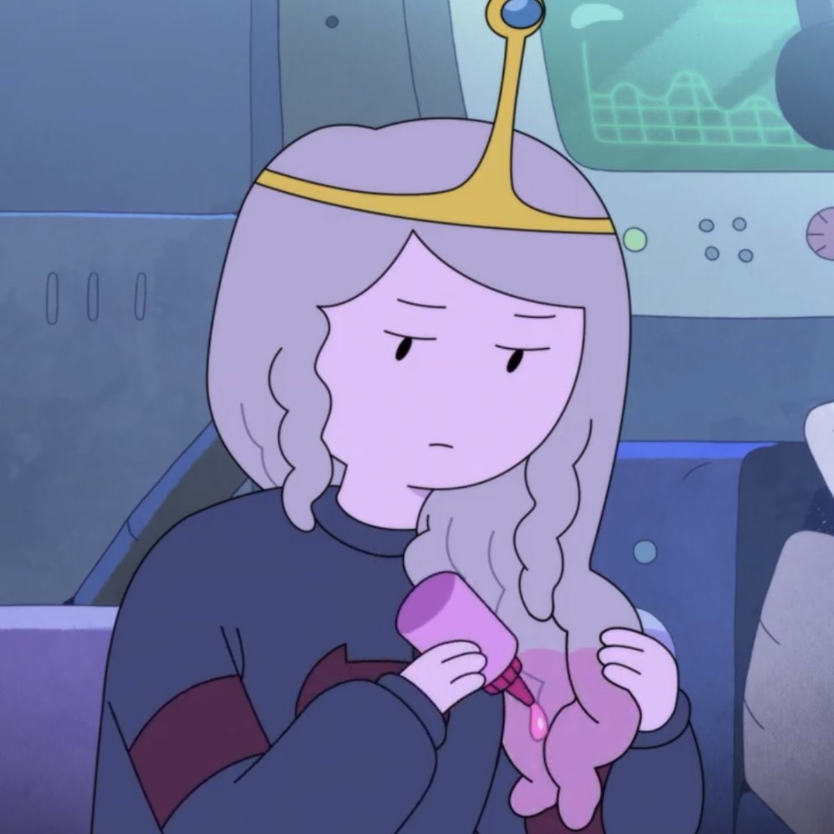 roromiie206's tweet image. she’s actually so cute with grey wavy hair idc