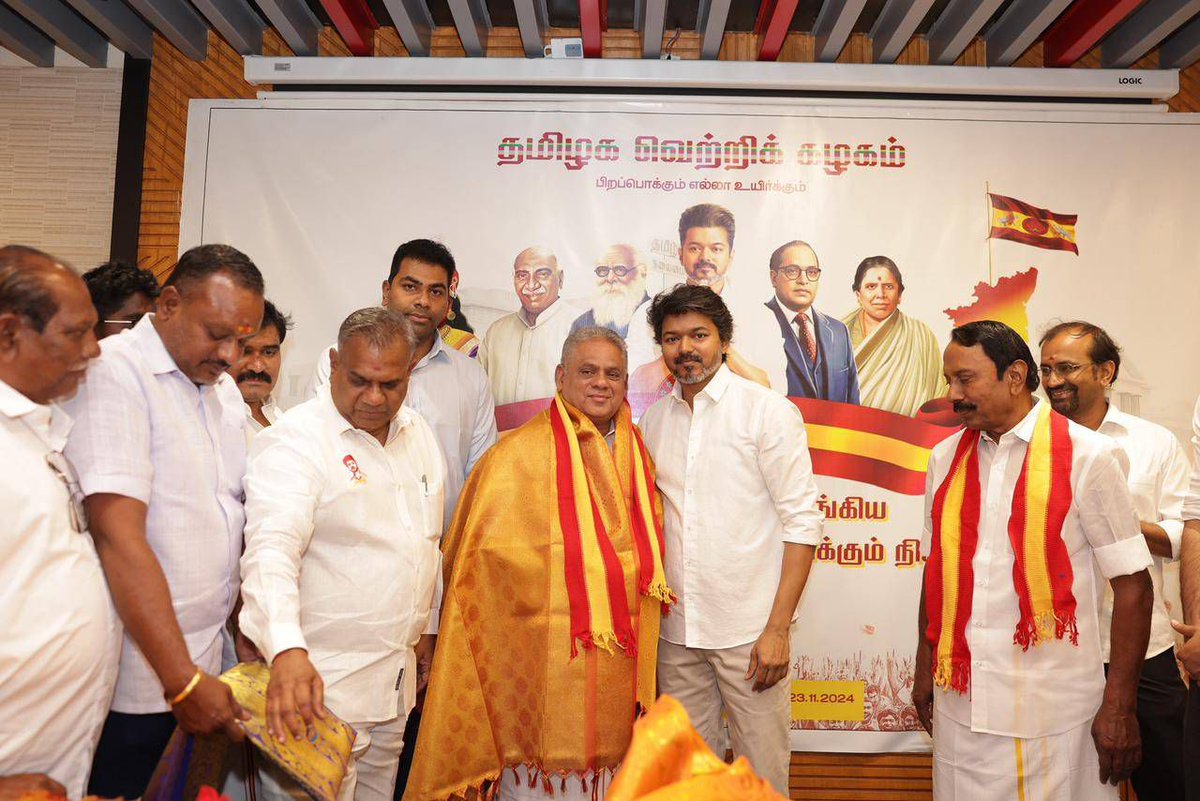 AadhavArjuna's tweet image. மூத்த தலைவர், அரைநூற்றாண்டுகால அரசியல் அனுபவத்திற்கு சொந்தக்காரர், புரட்சித் தலைவர் எம்ஜிஆர் அவர்களின் பெருந்தொண்டராகவும் நம்பிக்கைக்குரிய நிர்வாகியாகவும் இருந்தவர், புரட்சித் தலைவி அவர்களின் பெருமதிப்பைப் பெற்ற ஆளுமை, ஒன்பது முறை சட்டமன்ற உறுப்பினர் என்ற தொடர் வெற்றியைக்…