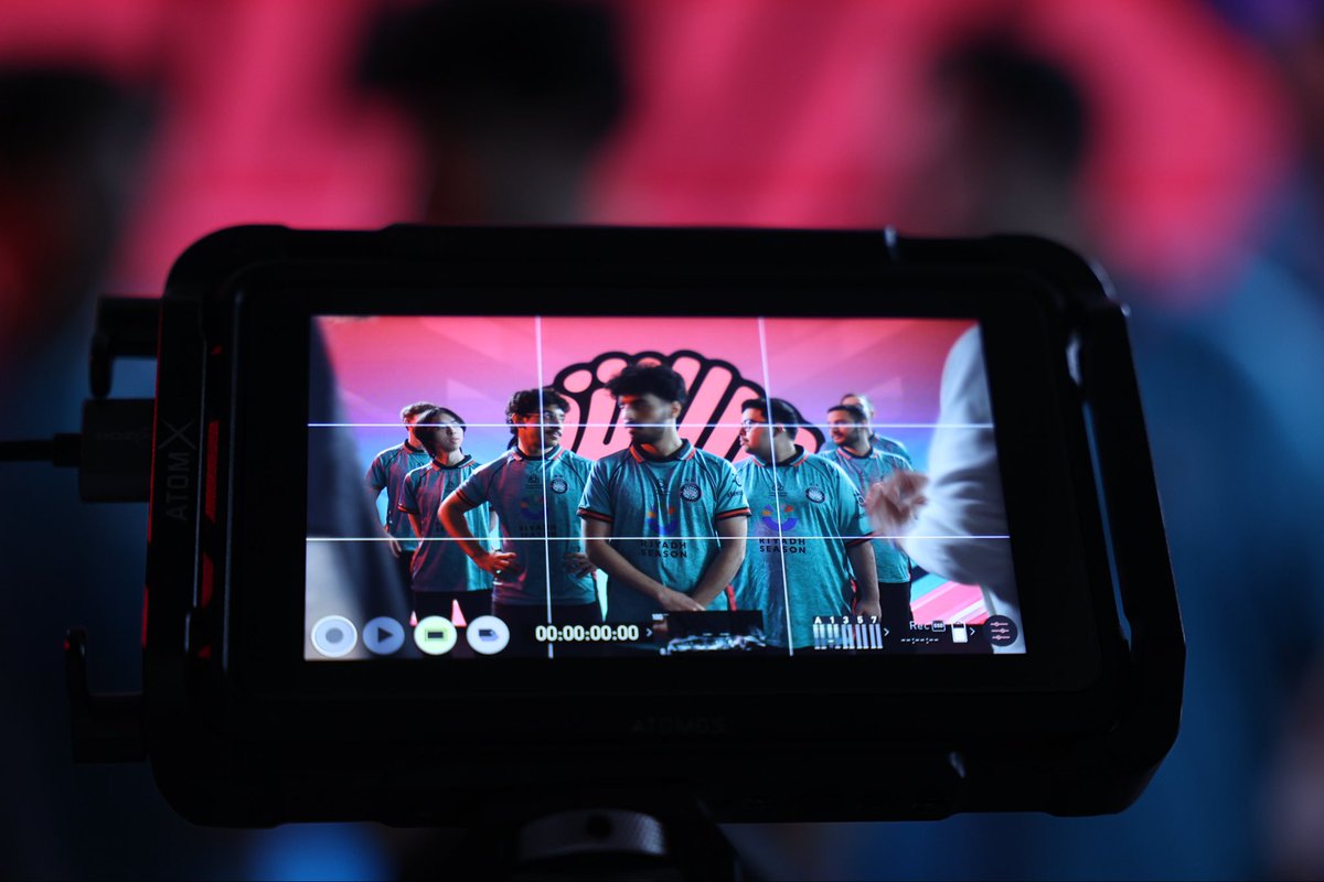 لا تخاف وهذا فريقك 🧠

#TwistTheGame