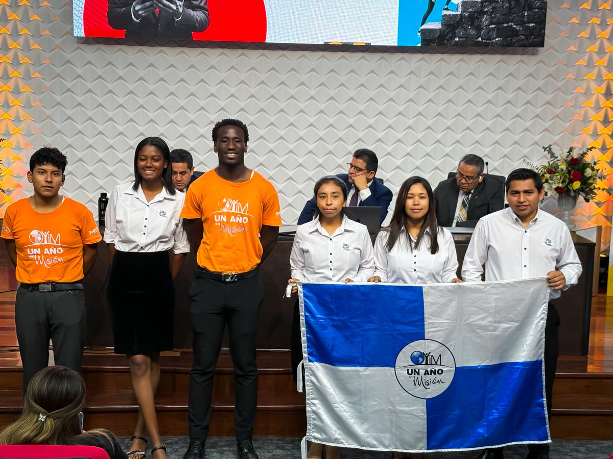 AdventistasUPN's tweet photo. En la #UPN hemos visto una gran movilización de #OYIM 🙌🔥
El Pr. Arles Peña resaltó cómo nuestra juventud lleva esperanza con valentía: lugares como Nuevo Tingo, antes complicados, hoy cuentan con presencia Adventista gracias al servicio de nuestros misioneros.
#ConcilioAnualUPN https://t.co/DTZxp35HV0