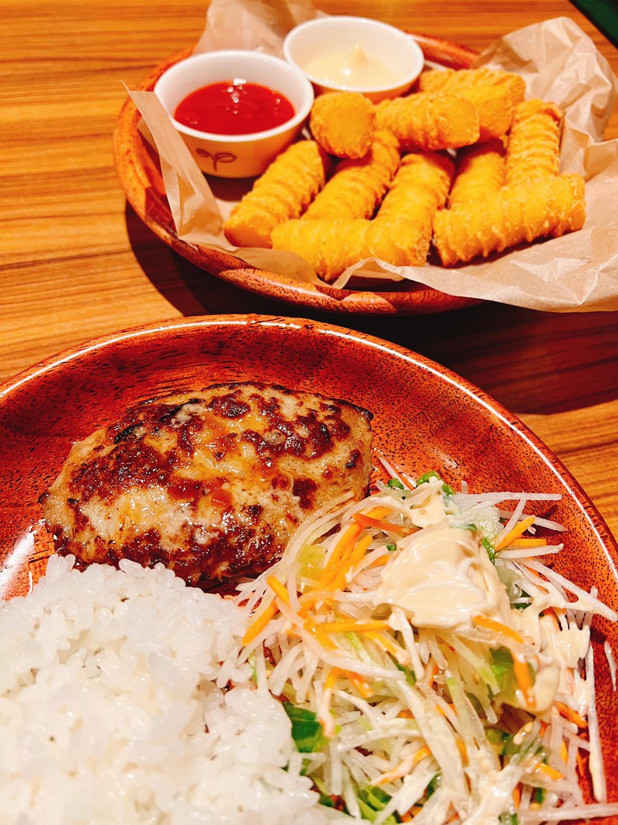 shun_chocolat's tweet photo. びくドンの新しいポテトは外カリ中がマッシュポテトな感じ🍟
個人的にスパイシーポテトが好き笑 https://t.co/lBxzP0OKIF