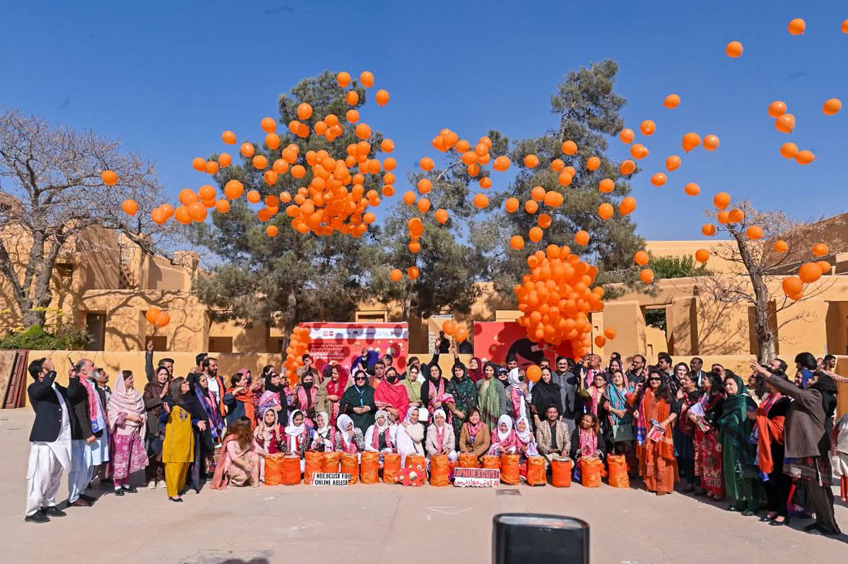 A panel on “Ending Digital GBV in Balochistan,” led by Ayesha Wadood (UN Women) with Allaudin Khilji. The discussion focused on digital threats and joint steps to boost safety for women and girls.
#16Days #EndDigitalViolence #UNiTE #OrangeTheWorld #NoExcuse #کوئی_جواز_نہیں