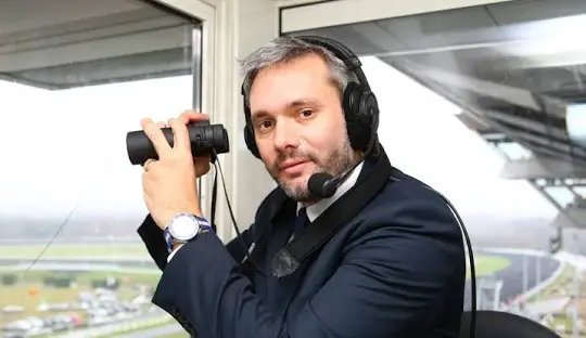 Ce vendredi, on parlera du Grand National du Trot, dont les finales ont lieu dimanche à Vincennes.

Benjamin Rochard, le meilleur driver 2025, sera avec nous.

Avec Pierre-Emmanuel Goetz, nous ferons le tour de la grave crise qui touche l'Institution.

Restez à l'écoute !