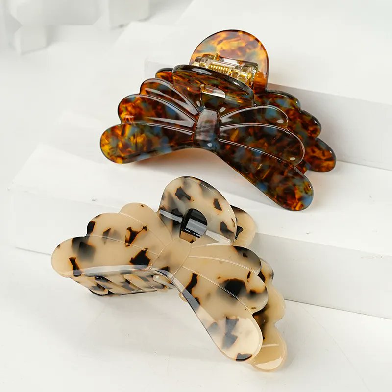 Tuosda_factory's tweet image. Acetate Hair Claws，oversized matte claws, pearl bows, Y2K metal clips. All available for branding.
#HairClips #BeautyFactory #IndieBrand