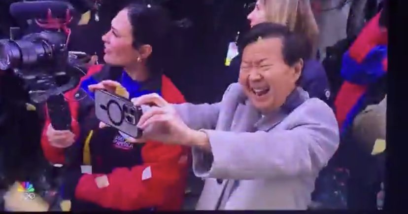 WHOREGIRL46's tweet image. HE IS STILL SO PROUD OF HIS GIRLS
#KPOPDEMONHUNTERS