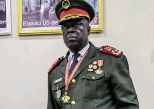 AhmadouAtafa's tweet image. 🇬🇼 Guinée‑Bissau : Le général Horta N’Tam a été officiellement investi président de la transition ce 27 novembre, après le coup d’État militaire du 26 novembre. Il dirigera le pays pour un an, sous le contrôle du « Haut commandement militaire ». #Bissau #CoupDEtat #Transition